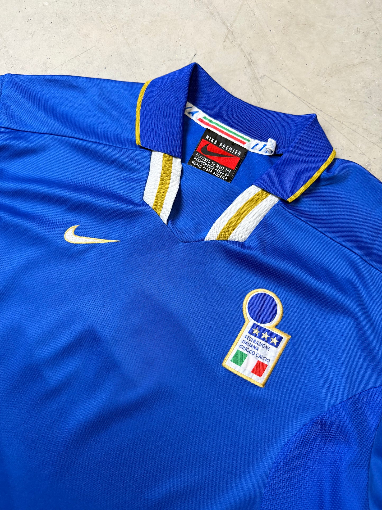 Italy 1996 Home Shirt (M)