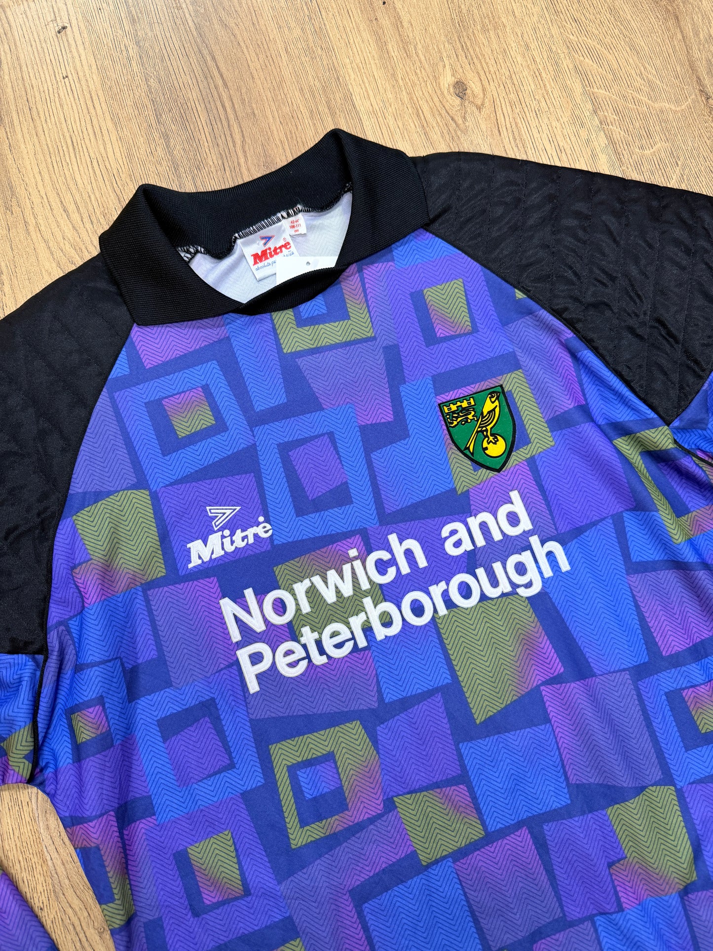 90’s Norwich Keepers Kit (L)