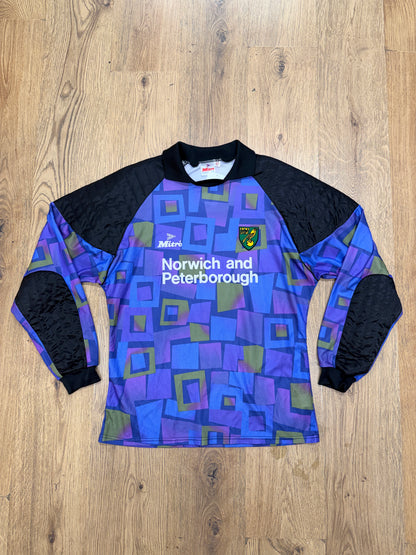 90’s Norwich Keepers Kit (L)